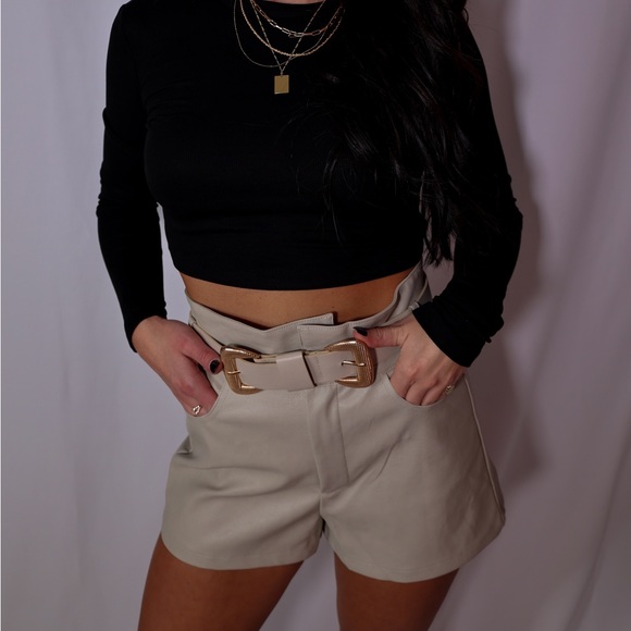 Faux Leather Shorts w removable belt🔥 - Picture 5 of 5